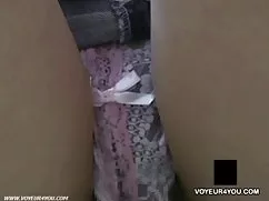 艾米杜马裸的迷你裙的拇指环力